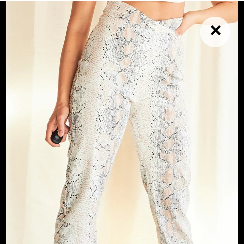 SNAKE PRINT V WAIST PANTS - Picture 4 of 4